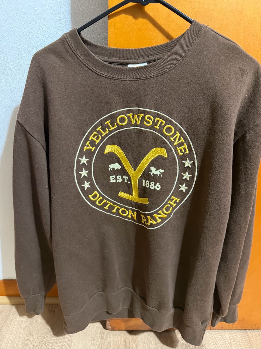 Women’s Medium Yellowstone Crewneck